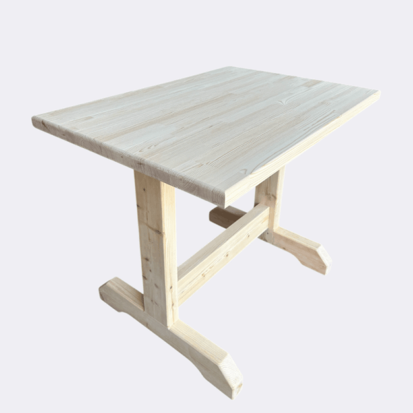 Ξύλινο τραπέζι διαστάσεων 120 x 80 cm για 4-6 άτομα, με σύνθετη πλάκα finger joint και μοναστηριακά πόδια. Η ειδική κατασκευή της επιφάνειας βοηθά στη μείωση συστολών και διαστολών του ξύλου λόγω των κλιματικών συνθηκών της Ελλάδας.