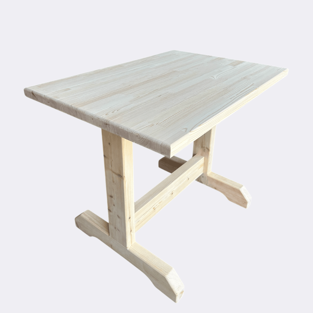 Ξύλινο τραπέζι διαστάσεων 120 x 80 cm για 4-6 άτομα, με σύνθετη πλάκα finger joint και μοναστηριακά πόδια. Η ειδική κατασκευή της επιφάνειας βοηθά στη μείωση συστολών και διαστολών του ξύλου λόγω των κλιματικών συνθηκών της Ελλάδας.